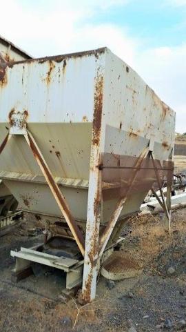 Stationary 3 Bin Cold Feed (9'x14') (3 of 7)